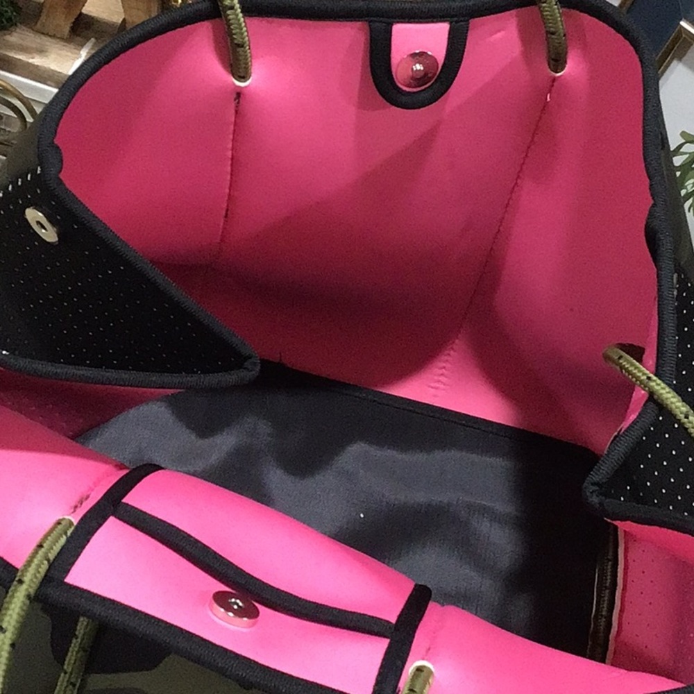 NWOT Bubble Gum Pink Stripe Camo Neoprene Bag military - Picture 4 of 7